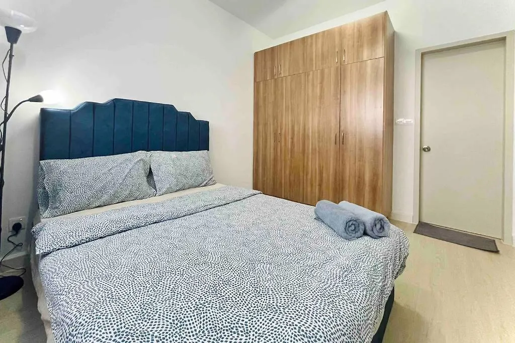 Alanis Residence 3Br Free Wifi + Netflix Sepang Apartment