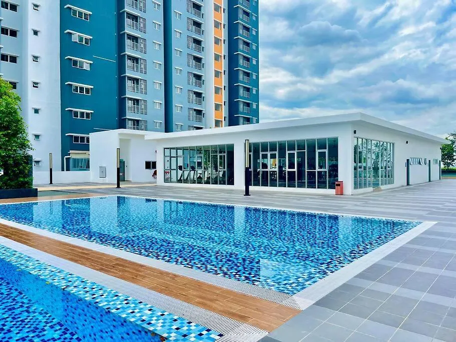 Alanis Residence 3Br Free Wifi + Netflix Sepang 0*,
