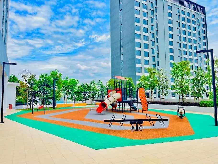 Alanis Residence 3Br Free Wifi + Netflix Sepang